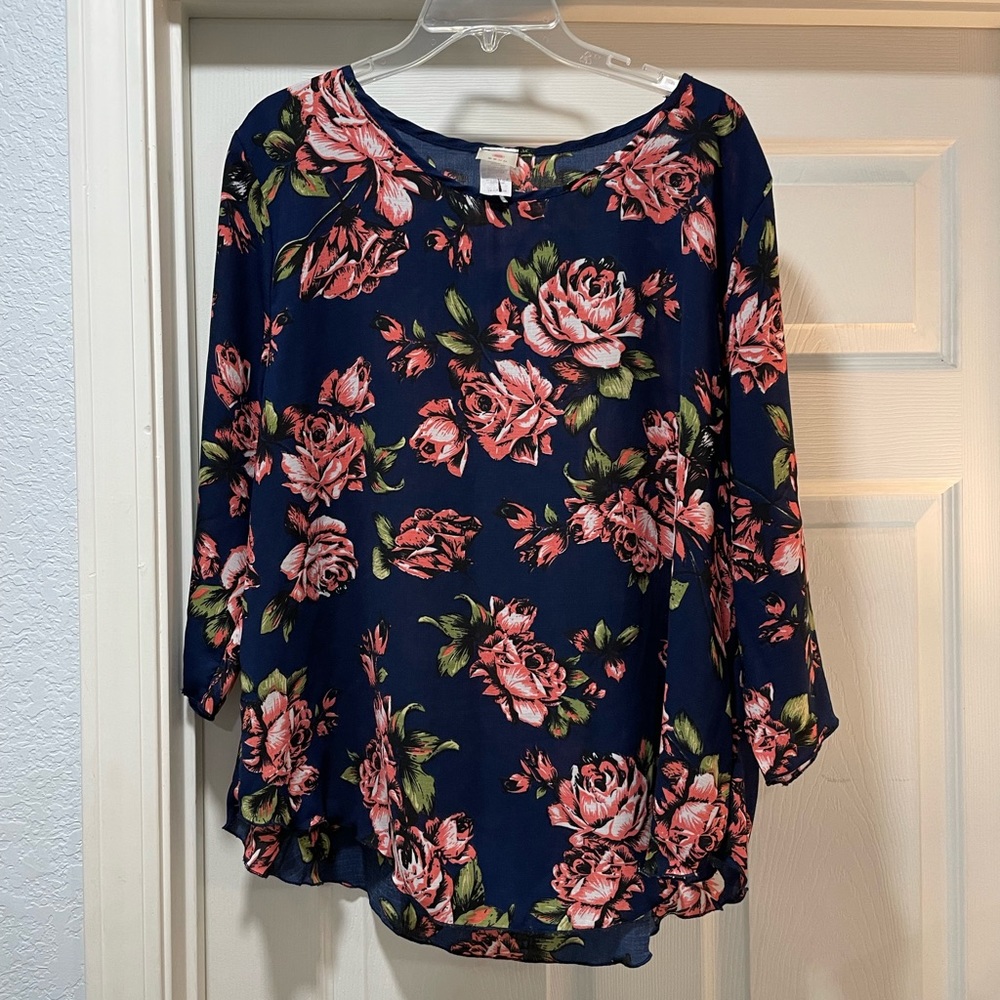 EBUH 1X woman’s floral top.